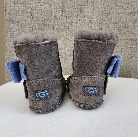 UGG size 2 / 3 kids toddler grey with blue bow Cassie infant - Picture 4 of 7
